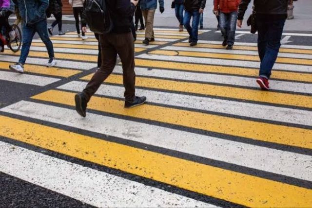Direktorat Lalu Lintas Polda Metro Jaya menegaskan bahwa tilang elektronik atau Electronic Traffic Law Enforcement (ETLE) tidak hanya berlaku bagi pengendara kendaraan bermotor, tetapi juga bisa dikenakan kepada pejalan kaki yang melanggar aturan lalu lintas. Hal ini disampaikan langsung oleh Dirlantas Polda Metro Jaya, Kombes Pol Komarudin.