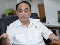 Menteri Koperasi dan UKM, Budi Arie Setiadi, mendapat kritik tajam dari DPR RI terkait pelaksanaan program Koperasi Desa Merah Putih. Kritik dilayangkan lantaran sejumlah anggota kementeriannya dinilai lebih sibuk berkegiatan di hotel daripada turun langsung ke lapangan.
