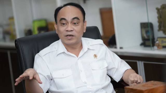 Menteri Koperasi dan UKM, Budi Arie Setiadi, mendapat kritik tajam dari DPR RI terkait pelaksanaan program Koperasi Desa Merah Putih. Kritik dilayangkan lantaran sejumlah anggota kementeriannya dinilai lebih sibuk berkegiatan di hotel daripada turun langsung ke lapangan.