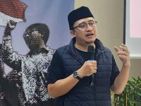 Ketua IM57+ Institute, Lakso Anindito, mendesak Komisi Pemberantasan Korupsi (KPK) dan Kejaksaan Agung untuk segera menyelidiki dugaan keterlibatan mantan Menteri Komunikasi dan Informatika (Menkominfo), Budi Arie Setiadi, dalam praktik pengamanan situs judi online (judol).