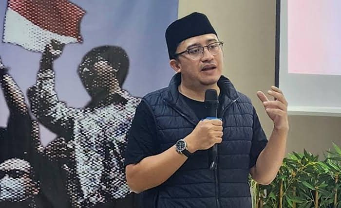 Ketua IM57+ Institute, Lakso Anindito, mendesak Komisi Pemberantasan Korupsi (KPK) dan Kejaksaan Agung untuk segera menyelidiki dugaan keterlibatan mantan Menteri Komunikasi dan Informatika (Menkominfo), Budi Arie Setiadi, dalam praktik pengamanan situs judi online (judol).