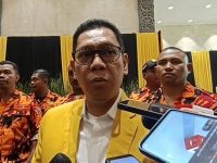 Wacana kenaikan bantuan keuangan untuk partai politik (parpol) dari Anggaran Pendapatan dan Belanja Negara (APBN) hingga 10 kali lipat menuai tanggapan kritis dari Partai Golkar. Wakil Ketua Umum Golkar Adies Kadir menilai usulan tersebut perlu dikaji secara cermat, dengan mempertimbangkan kondisi ekonomi masyarakat dan urgensi pemanfaatannya.