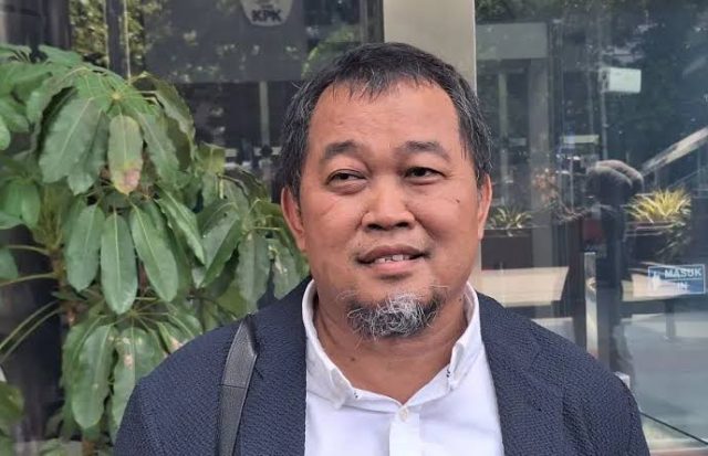 Koordinator Masyarakat Anti-Korupsi Indonesia (MAKI), Boyamin Saiman, mendesak Kejaksaan Agung (Kejagung) untuk mengusut kemungkinan keterlibatan perusahaan teknologi raksasa asal Amerika Serikat, Google, dalam kasus dugaan korupsi pengadaan laptop Chromebook untuk program digitalisasi pendidikan tahun 2019–2022 di Kementerian Pendidikan, Kebudayaan, Riset, dan Teknologi (Kemendikbudristek).