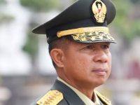 Koalisi Masyarakat Sipil mendesak Panglima TNI Jenderal Agus Subiyanto untuk segera membatalkan perintah pengerahan prajurit guna mendukung pengamanan di seluruh Kejaksaan Tinggi (Kejati) dan Kejaksaan Negeri (Kejari) di Indonesia. Perintah itu tertuang dalam Telegram Panglima TNI Nomor TR/442/2025, tertanggal 6 Mei 2025.