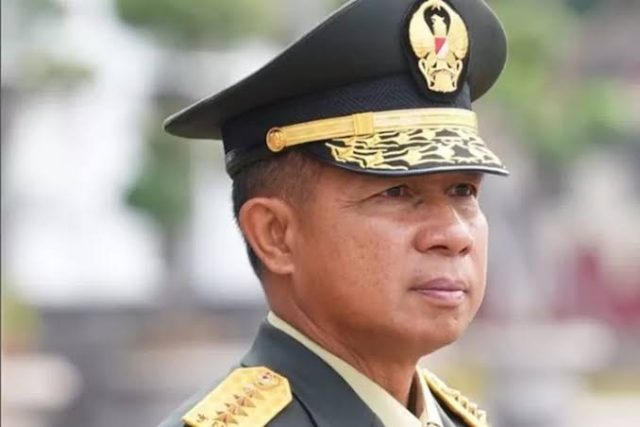 Koalisi Masyarakat Sipil mendesak Panglima TNI Jenderal Agus Subiyanto untuk segera membatalkan perintah pengerahan prajurit guna mendukung pengamanan di seluruh Kejaksaan Tinggi (Kejati) dan Kejaksaan Negeri (Kejari) di Indonesia. Perintah itu tertuang dalam Telegram Panglima TNI Nomor TR/442/2025, tertanggal 6 Mei 2025.