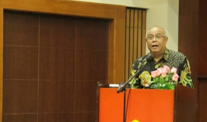 Pengamat kebijakan publik dari Universitas Indonesia (UI), Roy Valiant Salomo, menolak usulan legalisasi kasino sebagai sumber baru Penerimaan Negara Bukan Pajak (PNBP). Ia menilai pemerintah dan DPR semestinya mencari alternatif lain yang tidak menimbulkan gejolak sosial.