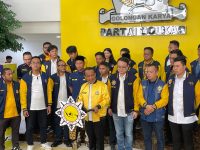 Organisasi sayap Partai Golkar, Angkatan Muda Pembaharuan Indonesia (AMPI), secara resmi menerima 150 kader baru yang berasal dari kalangan aktivis Cipayung dan Badan Eksekutif Mahasiswa (BEM) sejumlah kampus. Pengumuman ini disampaikan dalam konferensi pers di Kantor DPP Partai Golkar, Slipi, Jakarta Barat, Sabtu (28/6/2025).