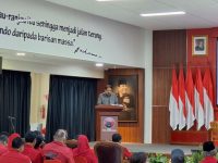 DPP PDI Perjuangan menyelenggarakan seminar bertema "Mewujudkan Amanat Konstitusi, Pendidikan Dasar Gratis untuk Meningkatkan SDM Unggul Berdaya Saing", Senin (30/6/2026), di Sekolah Partai, Lenteng Agung, Jakarta. Kegiatan ini digelar sebagai bentuk dukungan terhadap Putusan Mahkamah Konstitusi (MK) yang menegaskan pentingnya pemerataan akses pendidikan dasar gratis tanpa diskriminasi.