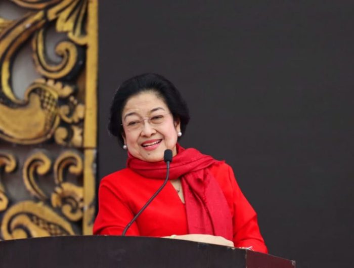 Hari ini, Rabu 11 Juni 2025, genap empat tahun sejak Presiden ke-5 Republik Indonesia, Megawati Soekarnoputri, menerima gelar Profesor Kehormatan dari Universitas Pertahanan Republik Indonesia (Unhan RI).