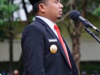 Wali Kota Parepare, Tasming Hamid, memimpin upacara pada peringatan Hari Lahir Pancasila yang digelar di Lapangan Upacara Kantor Wali Kota Parepare, Senin, 2 Juni 2025.