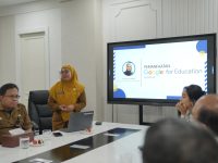 Komitmen Google Indonesia dalam mendukung transformasi digital di sektor pendidikan kembali ditegaskan. Dalam dialog strategis bersama Wali Kota Makassar Munafri Arifuddin di Balai Kota Makassar, Senin 2 Mei 2025, Google menyampaikan dukungan penuh terhadap pengembangan Google Reference School di kota ini.