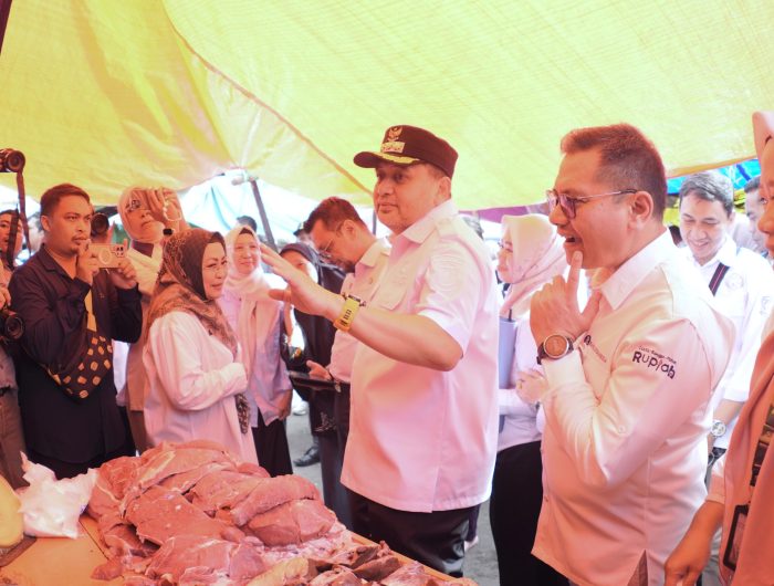 Menjelang Hari Raya Idul Adha 2025, Wali Kota Makassar, Munafri Arifuddin, melakukan pemantauan harga bahan pokok di Pasar Terong, Rabu (4/6/2025).