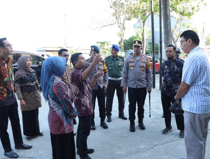 Menjelang Hari Raya Idul Adha, Wali Kota Parepare Tasming Hamid bersama Wakil Wali Kota Hermanto turun langsung memantau kondisi harga kebutuhan pokok di Pasar Semi Modern Lakessi, Rabu (5/6/2025).