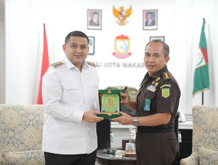 Wali Kota Makassar, Munafri Arifuddin menerima kunjungan audiensi dari Asisten Pidana Militer Kejaksaan Tinggi Sulawesi Selatan, Kolonel Laut (H) Dr. M. Asri Arief, SH., M.Si., CTMP, di Balai Kota Makassar, Rabu (11/6/2025).