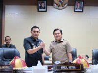 Wakil Wali Kota Parepare, Hermanto, mewakili Wali Kota Tasming Hamid menghadiri Rapat Paripurna Dewan Perwakilan Rakyat Daerah (DPRD) Kota Parepare yang digelar pada Selasa, 11 Juni 2025.