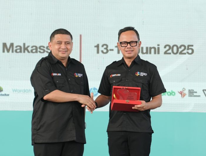 Gelaran Indonesia Youth Summit (IYS) 2025 resmi dibuka di Lapangan Karebosi, Kota Makassar, Jumat (13/6/2025). Acara nasional tahunan ini mengangkat tema "Gen Merah Putih, Pemuda Penggerak Perubahan Menuju Indonesia Emas 2045", dan dihadiri oleh ratusan pemuda dari seluruh Indonesia.