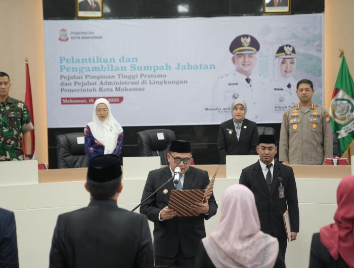 Wali Kota Makassar, Munafri Arifuddin dan Wakil Wali Kota Makassar, Aliyah Mustika Ilham resmi melakukan perombakan kabinet pemerintahan dengan melantik sejumlah pejabat baru di jajaran Satuan Kerja Perangkat Daerah (SKPD) Kota Makassar.