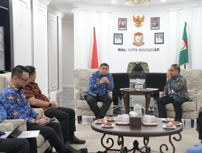 Dalam upaya memperkuat kelembagaan ekonomi kerakyatan, Pemerintah Kota Makassar menggandeng Otoritas Jasa Keuangan (OJK) Sulawesi Selatan dan Barat (SulselBar) untuk menyelenggarakan pelatihan serta penguatan kapasitas bagi para pengurus Koperasi Desa (Kopdes) Merah Putih.