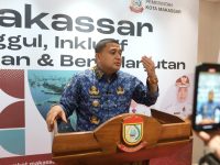 Pemerintah Kota Makassar bakal memulai revolusi kepedulian lingkungan dari bangku sekolah. Wali Kota Makassar, Munafri Arifuddin, menegaskan komitmennya untuk mengintegrasikan edukasi lingkungan hidup melalui program "tiga Set Sampah" yang menyasar siswa-siswi sejak usia dini.
