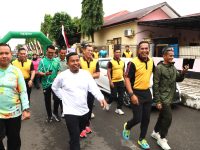 Wali Kota Parepare, Tasming Hamid, menghadiri kegiatan jalan santai dan senam sehat dalam rangka menyambut peringatan Hari Ulang Tahun (HUT) Bhayangkara ke-78 yang digelar di halaman Polres Parepare, Jumat pagi (20/6/2025).