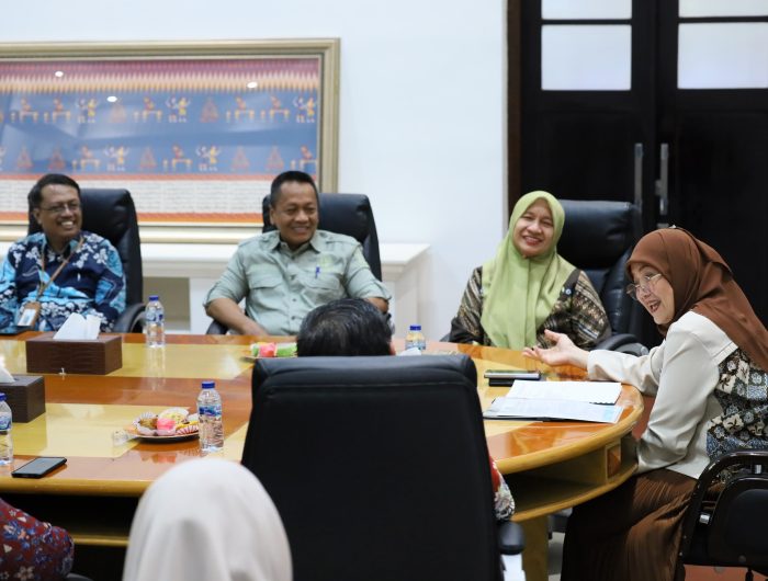Wakil Wali Kota Makassar, Aliyah Mustika Ilham, menerima kunjungan silaturahmi dari Dewan Pengurus Daerah Komite Nasional Pemuda Indonesia (DPD KNPI) Kota Makassar, Jumat (20/6/2025).