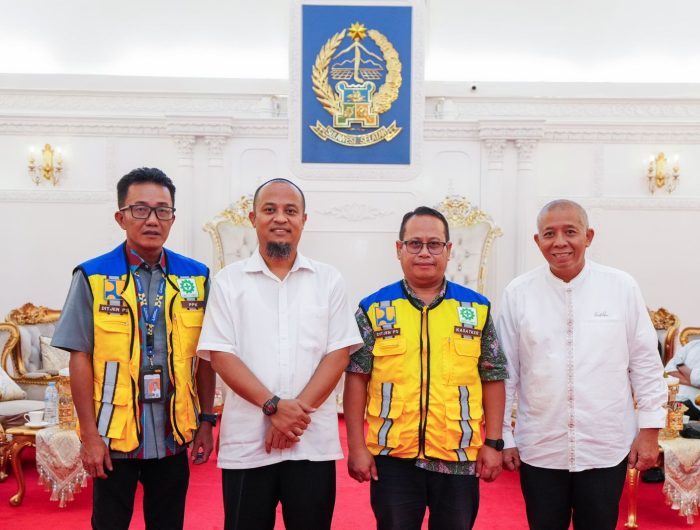 Gubernur Sulawesi Selatan, Andi Sudirman Sulaiman menerima kunjungan Direktorat Jenderal Prasarana Strategis Kementerian Pekerjaan Umum dan Perumahan Rakyat (PUPR) di Rumah Jabatan Gubernur Sulsel, Jumat (20/6/2025).