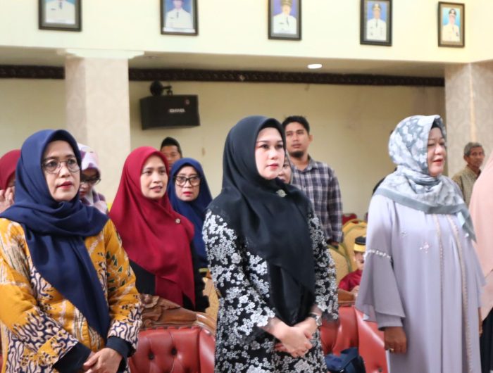Ketua Tim Penggerak PKK Kota Parepare, dr. Andi Arfiah Tasming menghadiri sekaligus memberikan sambutan dalam kegiatan parenting serta penamatan dan penerimaan rapor peserta didik PAUD TK Islam Terpadu Bunda Wardah untuk tahun ajaran 2024/2025.