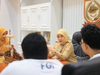 Wakil Wali Kota Makassar, Aliyah Mustika Ilham, menerima audiensi dari manajemen PT. Fortitude Genius Indonesia, di Ruang Wakil Wali Kota Lantai 2, Kantor Balai Kota Makassar, Senin (23/6/2025).