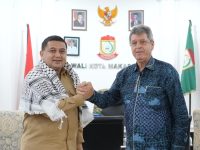 Wali Kota Makassar, Munafri Arifuddin, bersama Ketua TP PKK Makassar, Melinda Aksa menerima kunjungan kehormatan Duta Besar Palestina untuk Indonesia, H.E. Dr. Zuhair, S.M Al-Shun, di Kantor Balai Kota Makassar, Jalan Ahmad Yani, Senin (23/6/2025).
