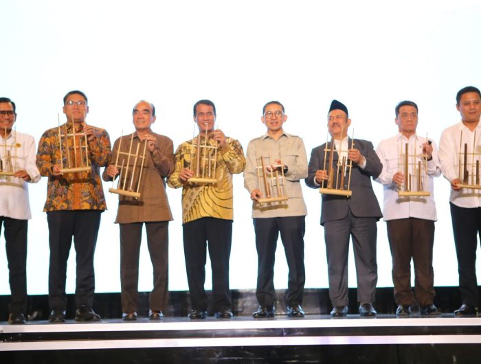 Menteri Pertanian, Andi Amran Sulaiman, menegaskan bahwa penyatuan Himpunan Kerukunan Tani Indonesia (HKTI) akan memperkuat akselerasi pembangunan sektor pertanian nasional.