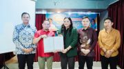 Proses tanda tangan MoU YBH PA, Pemkab Bantaeng, LBH APIK Sulsel dan RSUD Prof. DR. M. Anwar Makkatutu.