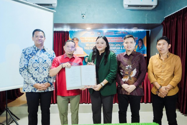 Proses tanda tangan MoU YBH PA, Pemkab Bantaeng, LBH APIK Sulsel dan RSUD Prof. DR. M. Anwar Makkatutu.