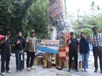 Bupati Bulukumba Andi Muchtar Ali Yusuf (Andi Utta) secara resmi membuka Festival Tiga Sungai yang berlangsung di Teater Arena Hutan Kota, Sabtu 28 Juni 2025.