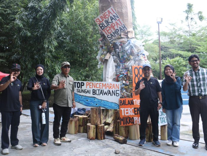 Bupati Bulukumba Andi Muchtar Ali Yusuf (Andi Utta) secara resmi membuka Festival Tiga Sungai yang berlangsung di Teater Arena Hutan Kota, Sabtu 28 Juni 2025.