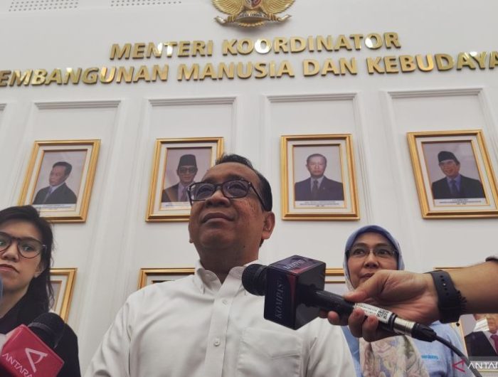 Pemerintah tengah menyiapkan langkah konkret menindaklanjuti putusan Mahkamah Konstitusi (MK) yang mewajibkan negara untuk menggratiskan pendidikan dasar hingga menengah, baik di sekolah negeri maupun swasta.