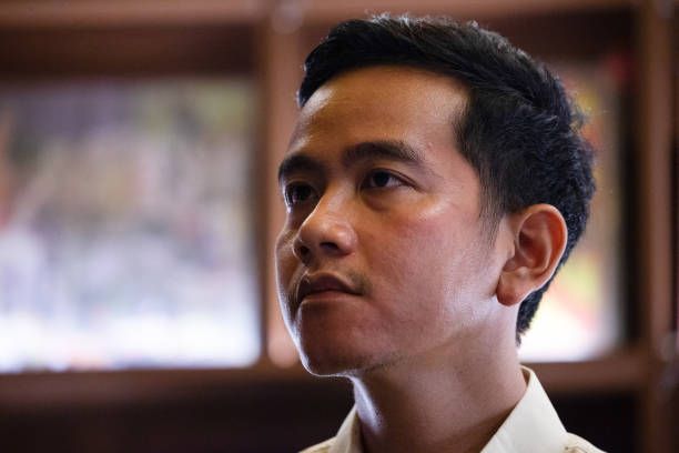 Akun Instagram Wakil Presiden Gibran Rakabuming Raka menjadi sorotan publik setelah diketahui mengikuti akun yang kini memuat konten judi online (@bang\_jabrik.game).