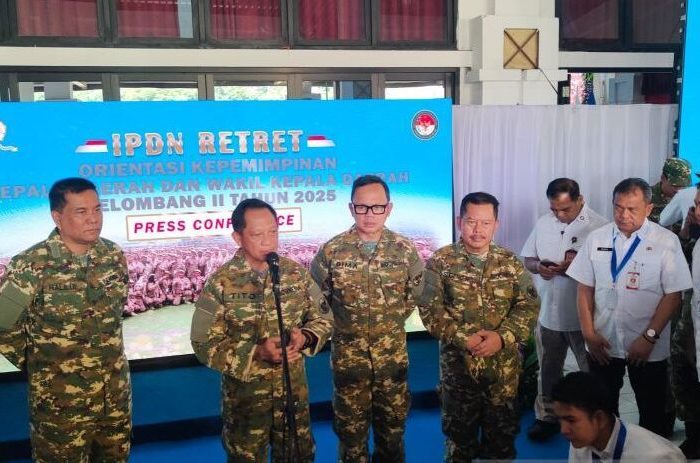 Menteri Dalam Negeri Tito Karnavian menyatakan pemerintah tengah mempersiapkan pelaksanaan *retret nasional* bagi seluruh sekretaris daerah (sekda) tingkat provinsi maupun kabupaten/kota se-Indonesia. Kegiatan ini merupakan arahan langsung Presiden RI Prabowo Subianto dan akan digelar di Magelang, Jawa Tengah.