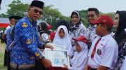 Pemerintah Kabupaten Bulukumba mulai merealisasikan program bantuan seragam sekolah gratis bagi siswa baru jenjang Sekolah Dasar (SD) dan Sekolah Menengah Pertama (SMP) pada tahun ajaran 2025