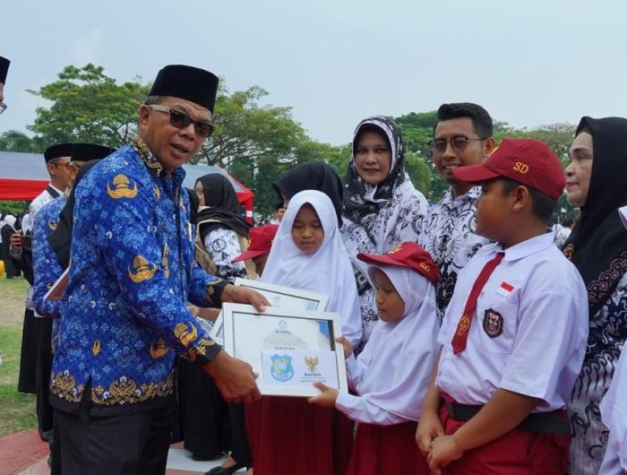 Pemerintah Kabupaten Bulukumba mulai merealisasikan program bantuan seragam sekolah gratis bagi siswa baru jenjang Sekolah Dasar (SD) dan Sekolah Menengah Pertama (SMP) pada tahun ajaran 2025
