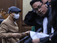 Mahkamah Agung (MA) memangkas hukuman pidana terhadap Hakim Agung nonaktif Gazalba Saleh dari 12 tahun menjadi 10 tahun penjara dalam putusan kasasi perkara gratifikasi dan tindak pidana pencucian uang (TPPU).