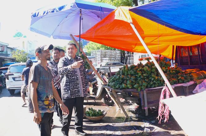 Wali Kota Makassar, Appi, melakukan sidak di Pasar Pabaeng-baeng di Kecamatan Tamalate, Kamis 5 Juni 2025.