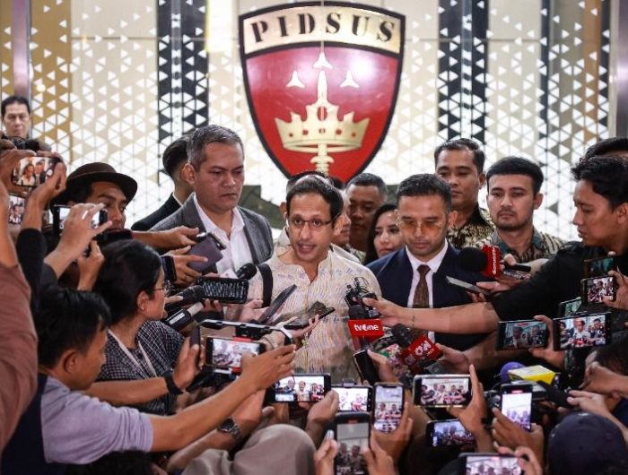 Koordinator Masyarakat Anti Korupsi Indonesia (MAKI), Boyamin Saiman, mendesak Kejaksaan Agung RI, khususnya Jaksa Agung Muda Tindak Pidana Khusus (Jampidsus), untuk mempercepat proses penyidikan kasus dugaan korupsi pengadaan laptop Chromebook dalam Program Digitalisasi Pendidikan Kementerian Pendidikan, Kebudayaan, Riset, dan Teknologi (Kemendikbudristek) periode 2019–2022.