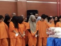 Badan Narkotika Nasional (BNN) Republik Indonesia mengungkap 285 tersangka kasus narkoba dalam operasi terpadu bersama Direktorat Jenderal Bea dan Cukai yang digelar sepanjang April hingga Juni 2025. Menariknya, sekitar 10 persen dari pelaku, atau 29 orang, adalah perempuan yang sebagian besar berprofesi sebagai ibu rumah tangga.