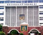 Kejaksaan Agung (Kejagung) tengah mendalami keterlibatan tiga mantan staf khusus Menteri Pendidikan, Kebudayaan, Riset, dan Teknologi pada era Nadiem Makarim terkait dugaan korupsi dalam pengadaan laptop Chromebook. Penyidik berupaya mengungkap sejauh mana peran ketiganya serta apakah mereka bertindak atas perintah pihak lain.