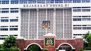 Kejaksaan Agung (Kejagung) tengah mendalami keterlibatan tiga mantan staf khusus Menteri Pendidikan, Kebudayaan, Riset, dan Teknologi pada era Nadiem Makarim terkait dugaan korupsi dalam pengadaan laptop Chromebook. Penyidik berupaya mengungkap sejauh mana peran ketiganya serta apakah mereka bertindak atas perintah pihak lain.