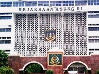 Kejaksaan Agung (Kejagung) tengah mendalami keterlibatan tiga mantan staf khusus Menteri Pendidikan, Kebudayaan, Riset, dan Teknologi pada era Nadiem Makarim terkait dugaan korupsi dalam pengadaan laptop Chromebook. Penyidik berupaya mengungkap sejauh mana peran ketiganya serta apakah mereka bertindak atas perintah pihak lain.