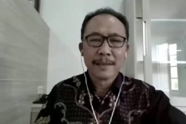 Guru Besar Hukum dari Universitas Islam Bandung (Unisba), Prof. Nandang Sambas, menegaskan bahwa putusan Mahkamah Konstitusi (MK) terkait pendidikan gratis bersifat final dan wajib dilaksanakan. Ia pun mengusulkan agar anggaran untuk Program Makan Bergizi Gratis (MBG) dialihkan guna mendukung implementasi putusan tersebut.