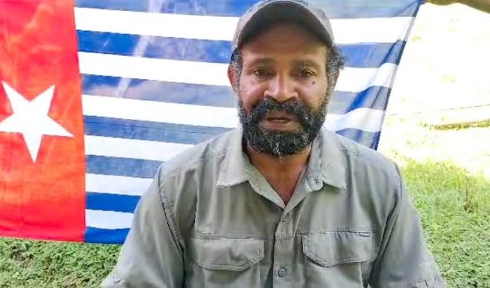 Tentara Pembebasan Nasional Papua Barat–Operasi Papua Merdeka (TPNPB-OPM) mengkritik Menteri Investasi/Kepala BKPM, Bahlil Lahadalia, terkait pernyataannya yang kerap menyebut diri sebagai orang asli Papua.