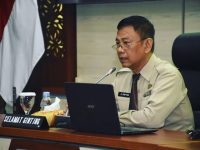 Pengamat politik dan militer Universitas Nasional, Selamat Ginting, menyoroti kebijakan Gubernur Jawa Barat Dedi Mulyadi yang mengirim anak-anak nakal ke barak militer. Menurut Ginting, pembinaan semacam itu seharusnya menjadi domain awal kepolisian dan lembaga sipil, bukan sepenuhnya diserahkan kepada militer.