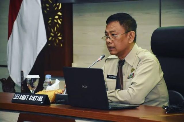 Pengamat politik dan militer Universitas Nasional, Selamat Ginting, menyoroti kebijakan Gubernur Jawa Barat Dedi Mulyadi yang mengirim anak-anak nakal ke barak militer. Menurut Ginting, pembinaan semacam itu seharusnya menjadi domain awal kepolisian dan lembaga sipil, bukan sepenuhnya diserahkan kepada militer.